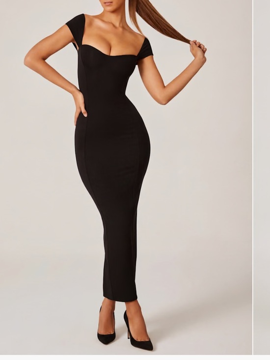 Oh Polly Dresses & Skirts - Oh Polly Dolcezza Dress

Sweetheart Neckline Dress in Black